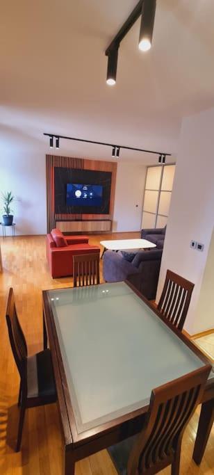 Drustveni Dom I Apartment